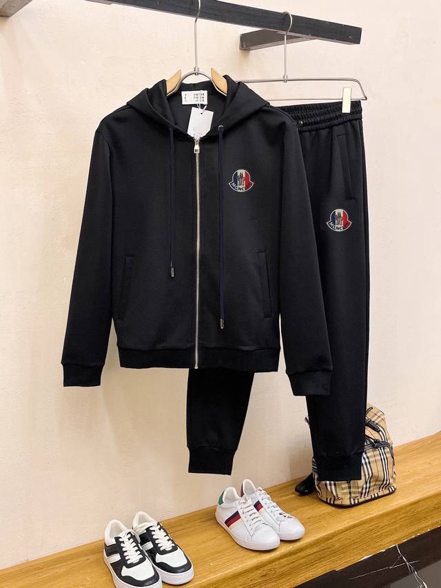 Moncler 蒙口 胖子福音 爆款套装来袭 专注官网原版 2024全新爆款卫衣套装 原单狠货倾注顶级设计师的精心之作 就为一个贴合、完美的上身效果 全天然优质