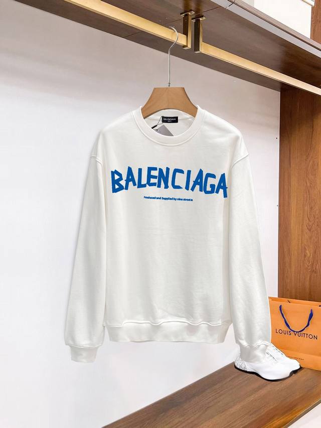 巴黎世家 Balenciaga官网 新款字母印花双层重工字母图案不管是t桖还是卫衣都是每年的爆款单品 前幅大面积印花采用大康丽数码印花机直喷 成本极高 经过多次