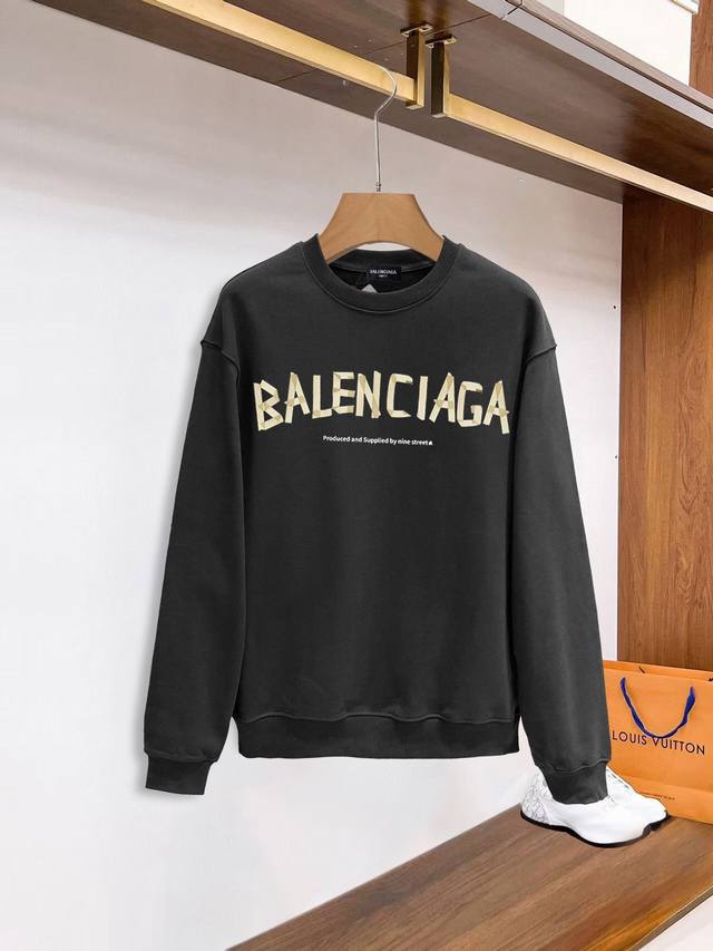 巴黎世家 Balenciaga官网 新款字母印花双层重工字母图案不管是t桖还是卫衣都是每年的爆款单品 前幅大面积印花采用大康丽数码印花机直喷 成本极高 经过多次