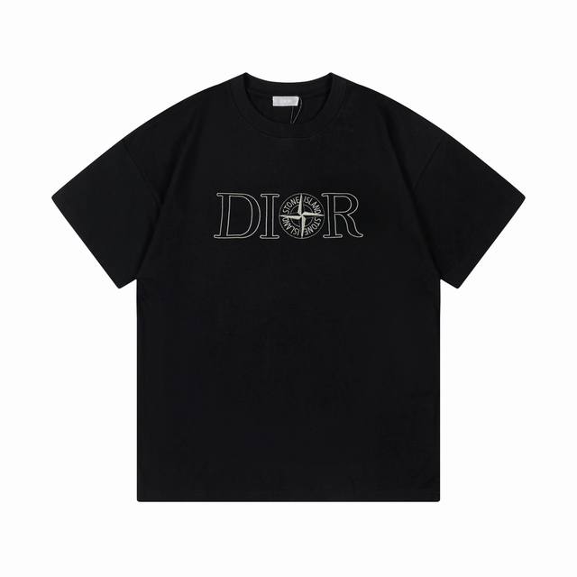 Dior 迪奥 联名 石头岛限定系列 2025早春新款 定制270G双纱纯棉面料 已洗水处理 不变形 不掉色 进口机器高密度联名刺绣字母logo 男女同款 短袖