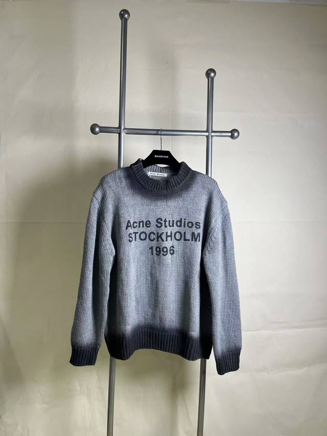 上新控价163 限定喷墨提花字母毛衣 Acne Studios 巨好看 巨难买 限定款！！ 今年大火的品牌 源自瑞典斯德哥尔摩的 Acne Studios 衷于