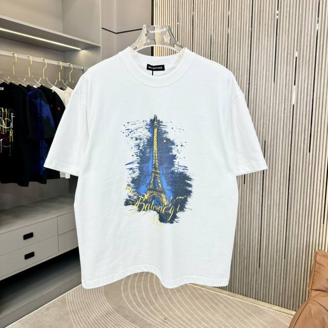 25Fw新款上新 Balenciag* 巴黎春夏t恤 采用重磅320G双纱精梳棉材质 上身立体感强 标志性巴黎铁塔康直喷工艺 洗涤方式：面料仅限干洗或洗衣袋包裹