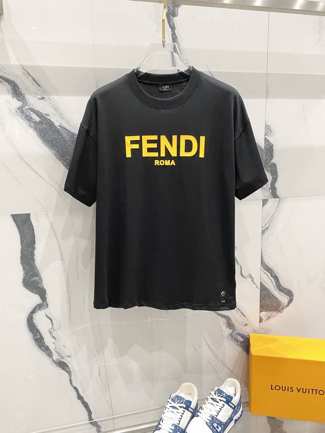 D Fendi 芬迪 260克圆领短袖t恤 黄色硅胶字母logo压胶标识 官方同步 高版本 高品质 时尚个性 百搭潮流 纯原品质 原版面料 吊牌 领标 水洗麦