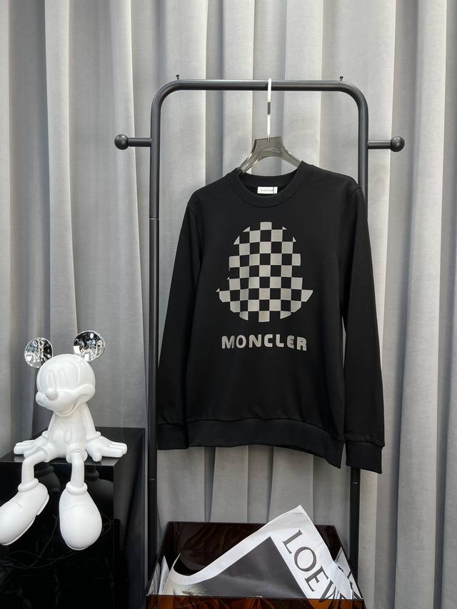 D Moncler 蒙口 24Ss新款潮流经典卫衣，精致裁剪，高品质工艺！采用定织定染纯棉面料420克左右纯棉卫衣面料！图案进口数码印花工艺，耐穿耐洗久穿不变型