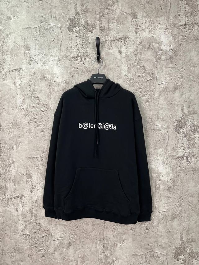 巴黎世家 Balenciaga Symbolic 胸前特别logo印花连体帽卫衣 黑色 男女同款 尺码表：Xs. S. M. L 印花：印花材料采用安全环保无毒