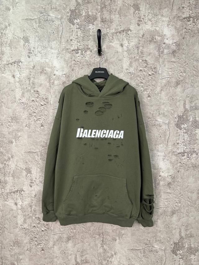 巴黎世家 Balenciaga 字母印花破洞连体帽卫衣 绿色 男女同款 尺码表：Xs. S. M. L 印花：印花材料采用安全环保无毒婴儿认证的材料；印花轮廓清