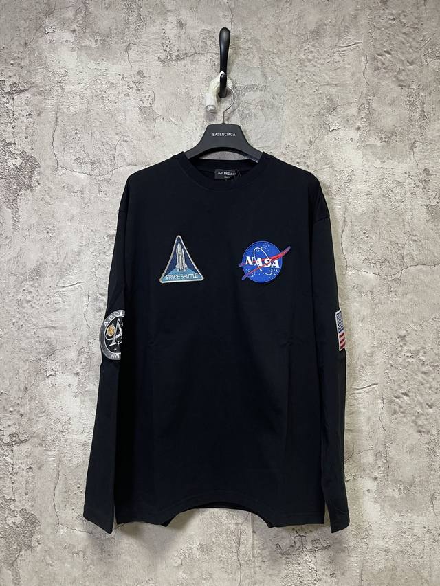 Balenciaga 巴黎世家 X Nasa 联名款太空船刺绣 印花圆领长袖 T恤 男女款 黑色 尺码表：Xs.S.M.L 刺绣：直线挺直，曲线圆顺；针迹整齐，