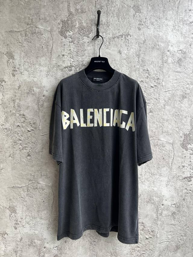 Blcg重工做旧胶带短袖 还原美文贴子凹凸印花工艺 Balenciaga 23Ss Tape Type美文贴纸胶带凹凸印花工艺，来自巴黎世家23年春夏款,面料特