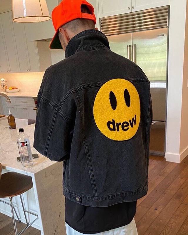 Drew House贾斯汀比伯同款背后植绒笑脸刺绣牛仔夹克外套 Drew吉祥物牛仔系列比伯等众多网红频繁上身单品 贾斯丁比伯个人品牌drew House年度力作