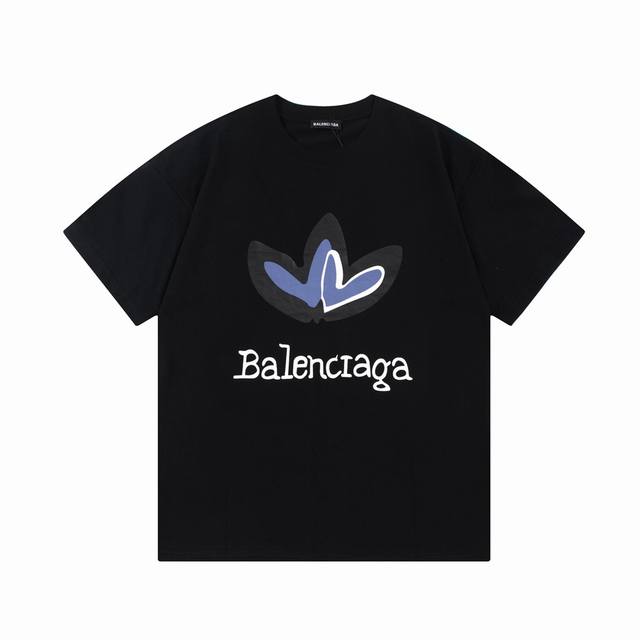 Balenciaga 巴黎世家 24Ss夏季新款圆领短袖t恤！270克重磅高端纯棉面料，手感质感都极完美！修身裁剪设计干净利落！时尚又好看！走线做工非常精致！版