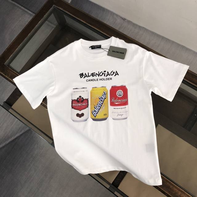 Balenciaga 巴黎世家 24Ss夏季新款圆领短袖t恤！270克重磅高端纯棉面料，手感质感都极完美！修身裁剪设计干净利落！时尚又好看！走线做工非常精致！版