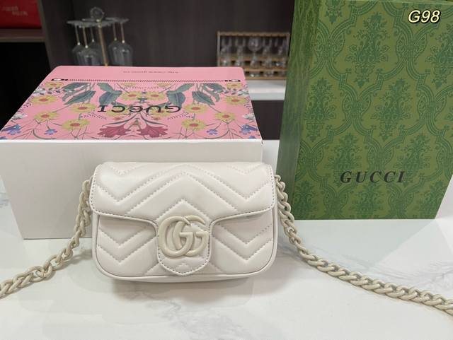 折叠礼盒飞机盒 Size: 16*11Cm Gucci酷奇方胖子gg Marmont 方胖子 Gucci新款小可爱震撼来袭 宝宝们 绝对绝对的下一个爆款！