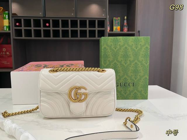 折叠礼盒飞机盒 Size: 17*6*10Cm 21*6*13Cm 25*7*15Cm Gucci 古驰 新款马蒙marmont 再现复古摩登 双g 刺绣爱心单