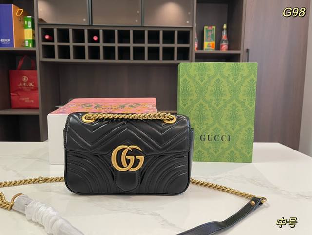 折叠礼盒飞机盒 Size: 17*6*10Cm 21*6*13Cm 25*7*15Cm Gucci 古驰 新款马蒙marmont 再现复古摩登 双g 刺绣爱心单