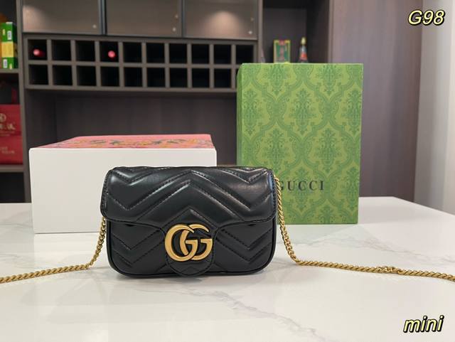 折叠礼盒飞机盒 Size: 17*6*10Cm 21*6*13Cm 25*7*15Cm Gucci 古驰 新款马蒙marmont 再现复古摩登 双g 刺绣爱心单