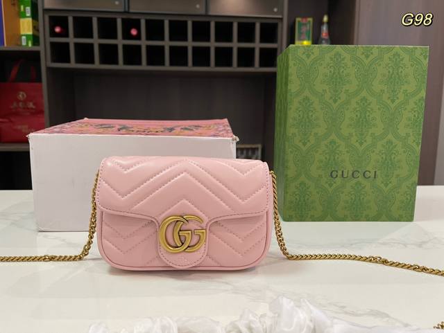 折叠礼盒飞机盒 Size: 17*6*10Cm Gucci 古驰 新款马蒙marmont 再现复古摩登 双g 刺绣爱心单肩包斜挎包女包 美到无法无天的款式 今年