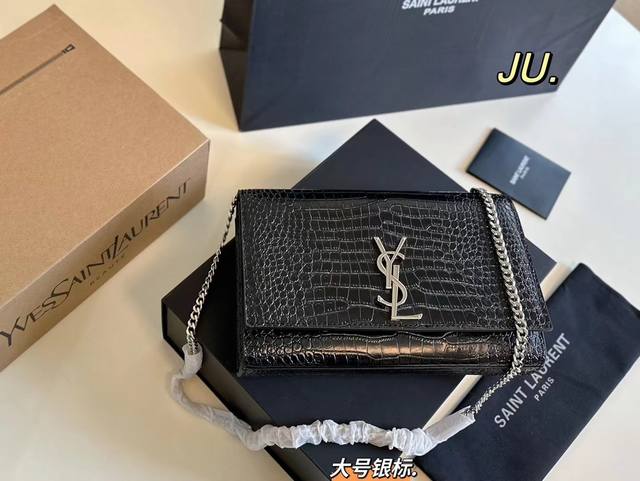 大号 折叠盒飞机盒 Size：24×15 Ysl 圣罗兰sunset日落包链条包 翻盖肩背包，饰以金属logo标志～ 磁扣开设计，配有钥匙圈搭扣、 约会出游通勤