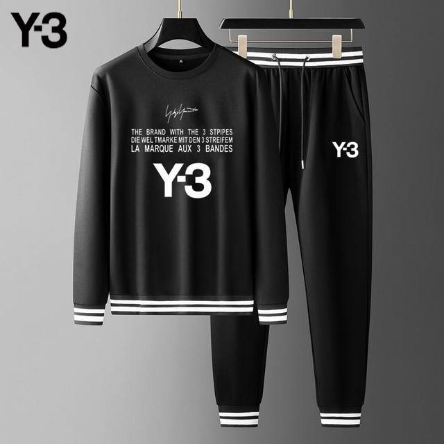 Y-3 爆款套装来袭 专注官网原版 2024全新爆款卫衣套装 原单狠货倾注顶级设计师的精心之作 就为一个贴合、完美的上身效果 全天然优质罗马棉100%，贴身的舒