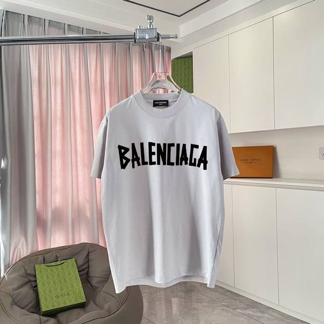 Balenci*Ga 巴黎2025春夏新款 个性字母logo印花 定制面料300G 短袖t恤 男女同款 尺码：S M L Xl Xxl 五个码 颜色：黑色 白色