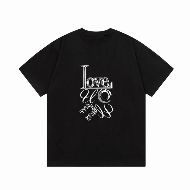 隔天到 Loewe 罗意威 扭曲字母直喷印花 Logo标识精致升级，灵感源自八十年代复古 原版面料 官方同款 短袖t恤 定制300克同缸染面料 手感非常舒服 春