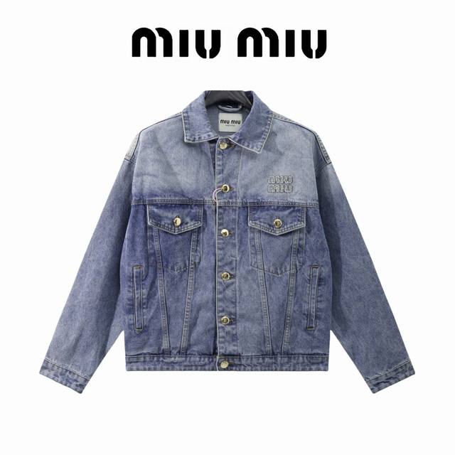 原版 款号：Mm022 上新 Miu Miu丨缪缪 24Fw Miu字母贴布绣拼色牛仔夹克外套- 纯棉斜纹丹宁材质，由意大利进口高密度器械制造，原胚底不含氨纶几