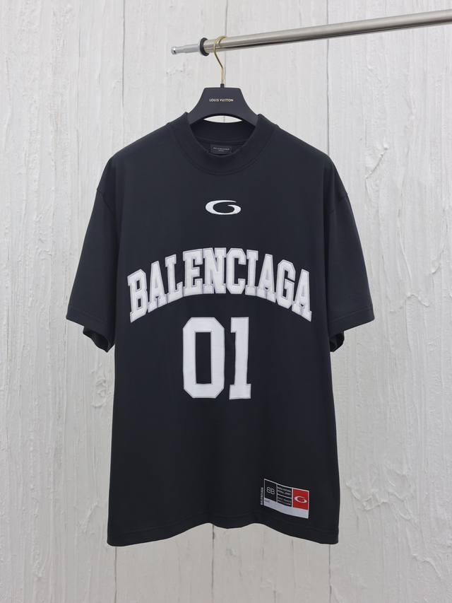 预售3天 Balenciag* 巴黎世家 25夏季新款 Basketball Series 刺绣01短袖t恤 Size：1 2 3 4