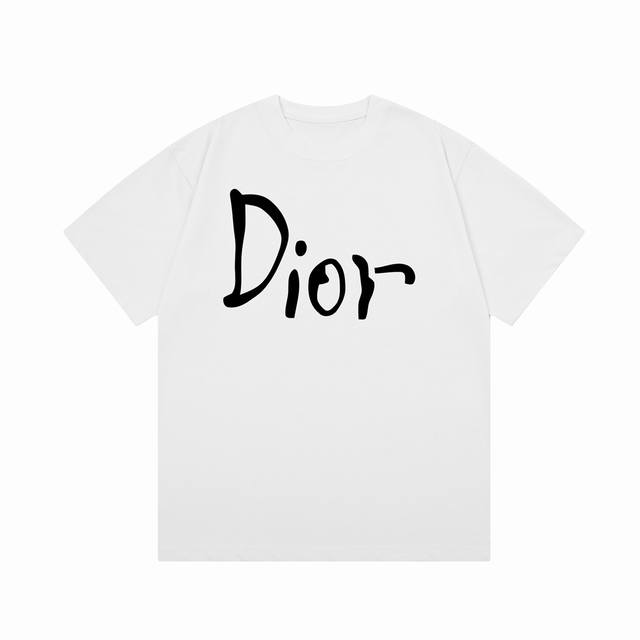 隔天到 Dior 迪奥 纯字母印花 Logo标识精致升级，灵感源自八十年代复古 原版面料 官方同款 短袖t恤 定制300克同缸染面料 手感非常舒服 春夏砖柜同步