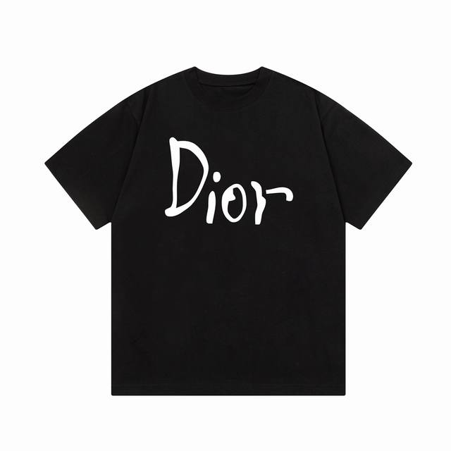 隔天到 Dior 迪奥 纯字母印花 Logo标识精致升级，灵感源自八十年代复古 原版面料 官方同款 短袖t恤 定制300克同缸染面料 手感非常舒服 春夏砖柜同步