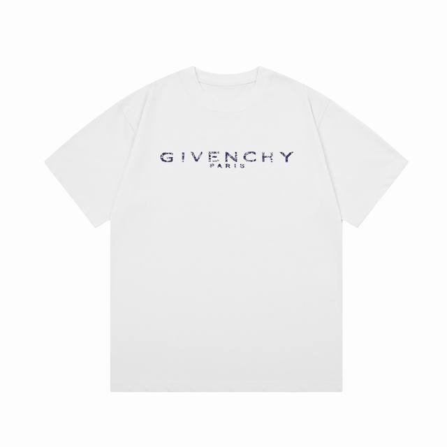 隔天到 Givenchy 纪梵希 紫色字母印花 Logo标识精致升级，灵感源自八十年代复古 原版面料 官方同款 短袖t恤 定制300克同缸染面料 手感非常舒服