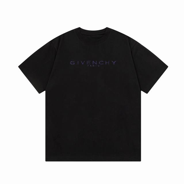 隔天到 Givenchy 纪梵希 紫色字母印花 Logo标识精致升级，灵感源自八十年代复古 原版面料 官方同款 短袖t恤 定制300克同缸染面料 手感非常舒服