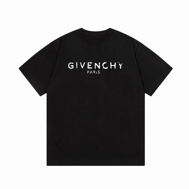 隔天到 Givenchy 纪梵希 经典残缺字母印花 Logo标识精致升级，灵感源自八十年代复古 原版面料 官方同款 短袖t恤 定制300克同缸染面料 手感非常舒