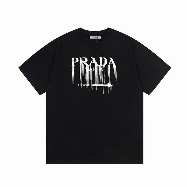 Prada 普拉达 留苏泼墨字母印花 升级，灵感源自八十年代复古 原版面料 官方同款 短袖t恤 定制 同缸染面料 手感非常舒服 春夏最新砖柜同步 时尚又个性 超