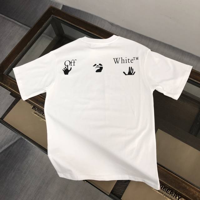 Off-White 24Ss夏季新款圆领短袖t恤！270克重磅高端纯棉面料，手感质感都极完美！修身裁剪设计干净利落！时尚又好看！走线做工非常精致！版型效果超赞！