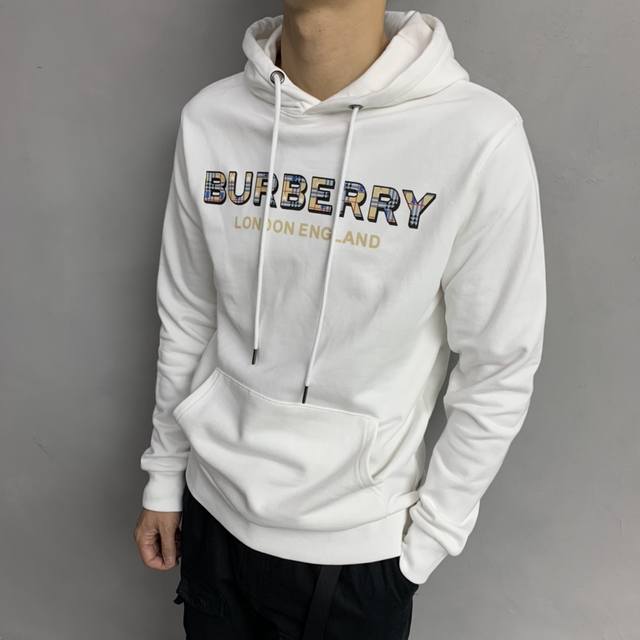 D Burberry 巴宝莉 24Ss新款潮流经典卫衣，精致裁剪，高品质工艺！采用定织定染纯棉面料420克左右纯棉卫衣面料！图案进口数码印花工艺，耐穿耐洗久穿不