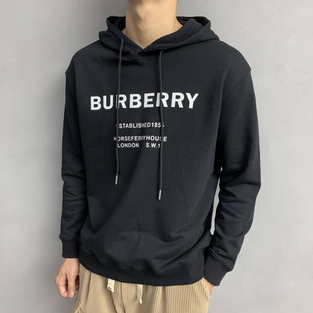 D Burberry 巴宝莉 24Ss新款潮流经典卫衣，精致裁剪，高品质工艺！采用定织定染纯棉面料420克左右纯棉卫衣面料！图案进口数码印花工艺，耐穿耐洗久穿不