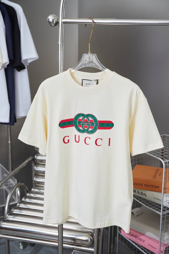 D 古驰 Gucci Gc 25Ss早春新款 经典红绿双g哇胶厚板短袖 轻奢主义 男女日常通勤穿搭必备单品 正确版本 欢迎对比 详细特征 280克100% 纯棉