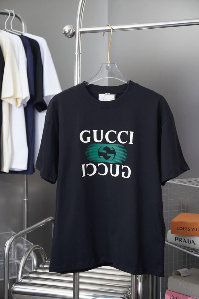 D 古驰 Gucci Gc 25Ss早春新款 经典双g哇胶厚板短袖 轻奢主义 男女日常通勤穿搭必备单品 正确版本 欢迎对比 详细特征 280克100% 纯棉双纱