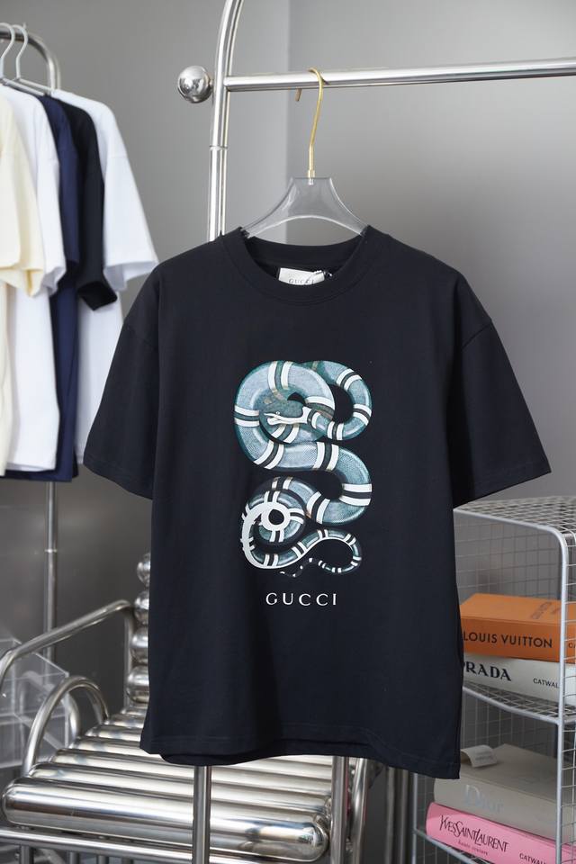 D 古驰 Gucci Gc 25Ss早春新款 蛇年限量款 经典盘蛇纹图案印花短袖 轻奢主义 男女日常通勤穿搭必备单品 正确版本 欢迎对比 详细特征 280克10