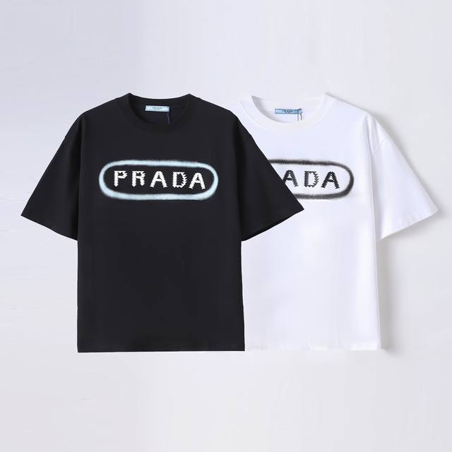 Prada 普拉达 25Ss 春夏新款 短袖t恤 简约logo印花工艺 300克双纱面料同缸同染配套螺纹 细节完美处理 男女同款 颜色：白色 黑色 码数：S M