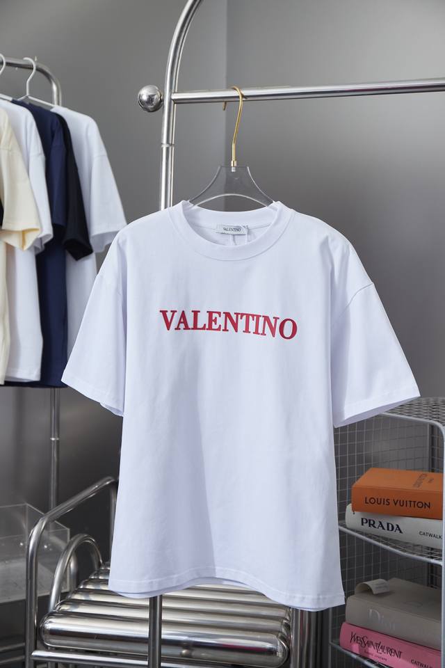 华伦天奴 Valentino 25Ss早春新款 立体厚板哇胶字母logo印花短袖 轻奢主义 男女日常通勤穿搭必备单品 正确版本 欢迎对比 详细特征 280克10