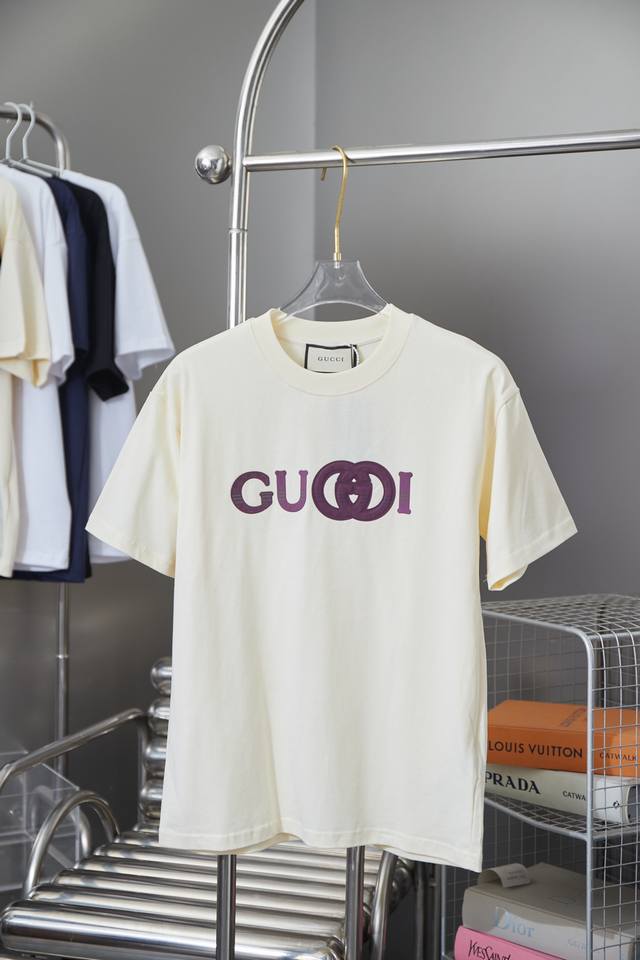 古驰 Gucci Gc 25Ss早春新款 经典双g厚板短袖 轻奢主义 男女日常通勤穿搭必备单品 正确版本 欢迎对比 详细特征 280克100% 纯棉双纱汗布面料