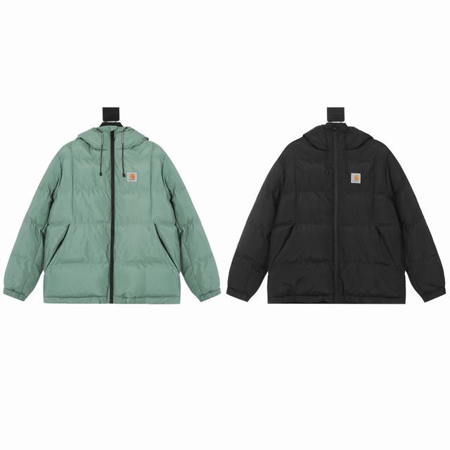 8088 Carhartt Fw23 Wip经典logo卡哈特连帽羽绒棉服情侣款 外层采用东丽600D尼龙格防撕裂面料 表面持久防水出色的抗风性。出色的透湿性，