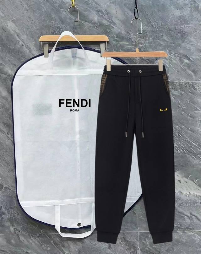 Fendi 芬迪2024秋冬新款男士原单休闲裤 卫裤 高端定制 时尚百搭款 松紧带 时尚立体logo设计 定制原版进口100%针织纯棉面料 进口五金辅料 上身优