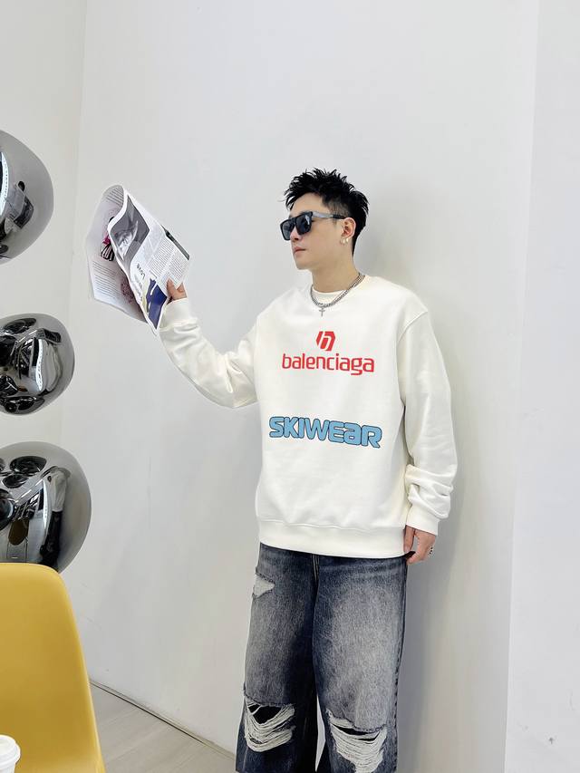 巴黎世家 Balenciaga官网 新款字母印花双层重工字母图案不管是t桖还是卫衣都是每年的爆款单品 前幅大面积印花采用大康丽数码印花机直喷 成本极高 经过多次