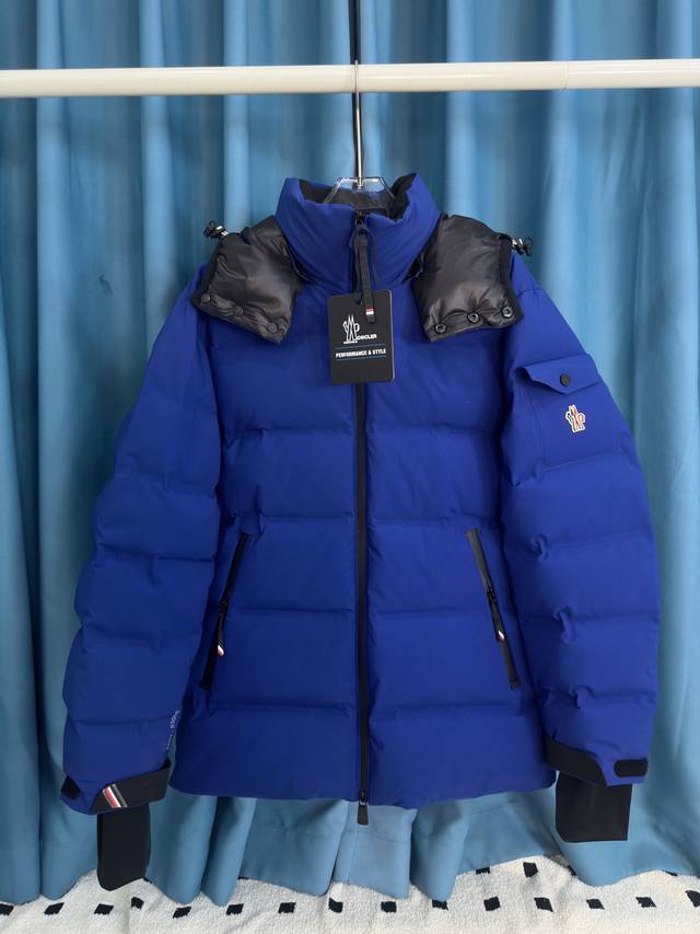 蒙口滑雪服男moncler Montgetech高端男士短款羽绒夹克外套.柜台2W开外的高端单品.面料真是好的不要不要的.高端客必入单品. Montgetech