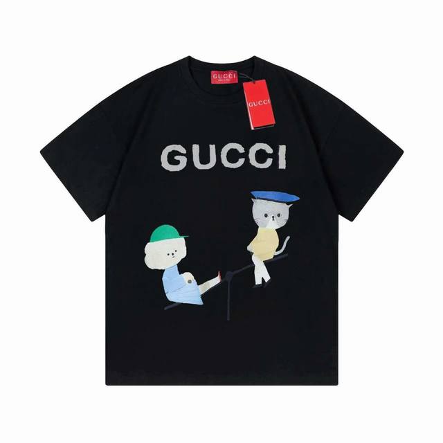 Gucci 古驰 2025早春新款 定制270G双纱纯棉面料 已洗水处理 不变形 不掉色 康丽数码喷印跷跷板插画字母logo 男女同款 短袖t恤 颜色：黑色 尺