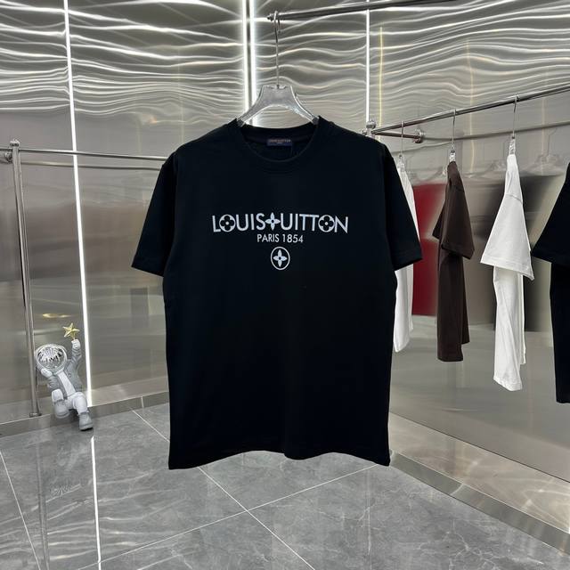 Lv 2025秋冬新款 圆领320G短袖tee 实物很棒男女同款宽松版 尺码s M L Xl Xxl 五个码 黑色 白色 咖色