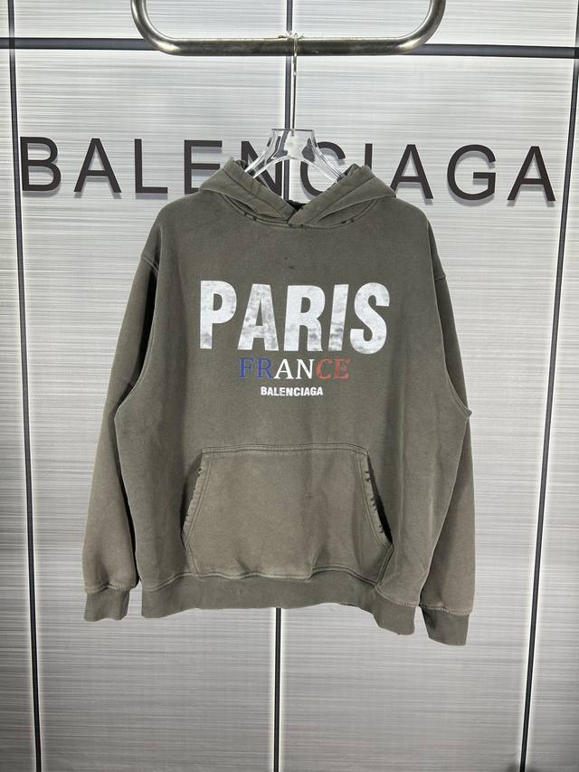 2024秋冬巴黎世家balenciaga加絨連帽卫衣 Paris-字母印花做旧工艺 破洞工艺椭圆机直裂浆印花细腻 工艺字体结合领口肩部高密度缝线 采用双针锁连包