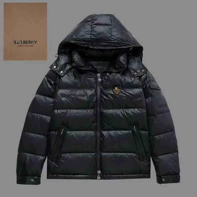 Burberry羽绒服：颜色 米白，黑色 尺码：M. L. Xl. Xxl.3Xl 羽绒：采用新欧标80纯白鹅绒填充，蓬松度高，回弹性好，不跑绒，透绒，提供了很