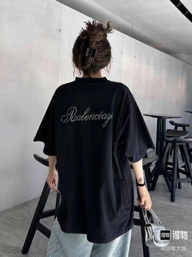 全年不下架 面料350克 Balenciaga 巴黎世家 24Ss 花字巴黎烫钻字母短袖 采用32支纯棉350克面料 布对板环保硫化染色，无尘烧毛加食毛工艺，确